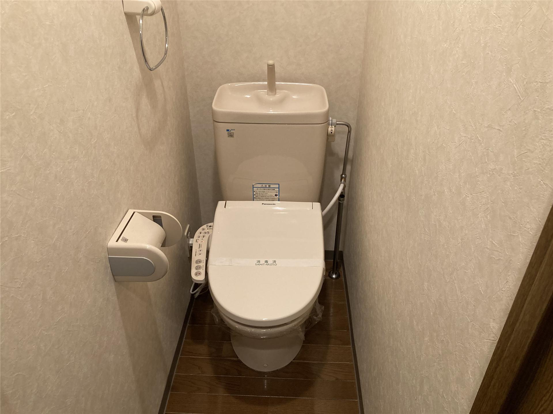 トイレ　温水洗浄便座付きのトイレです