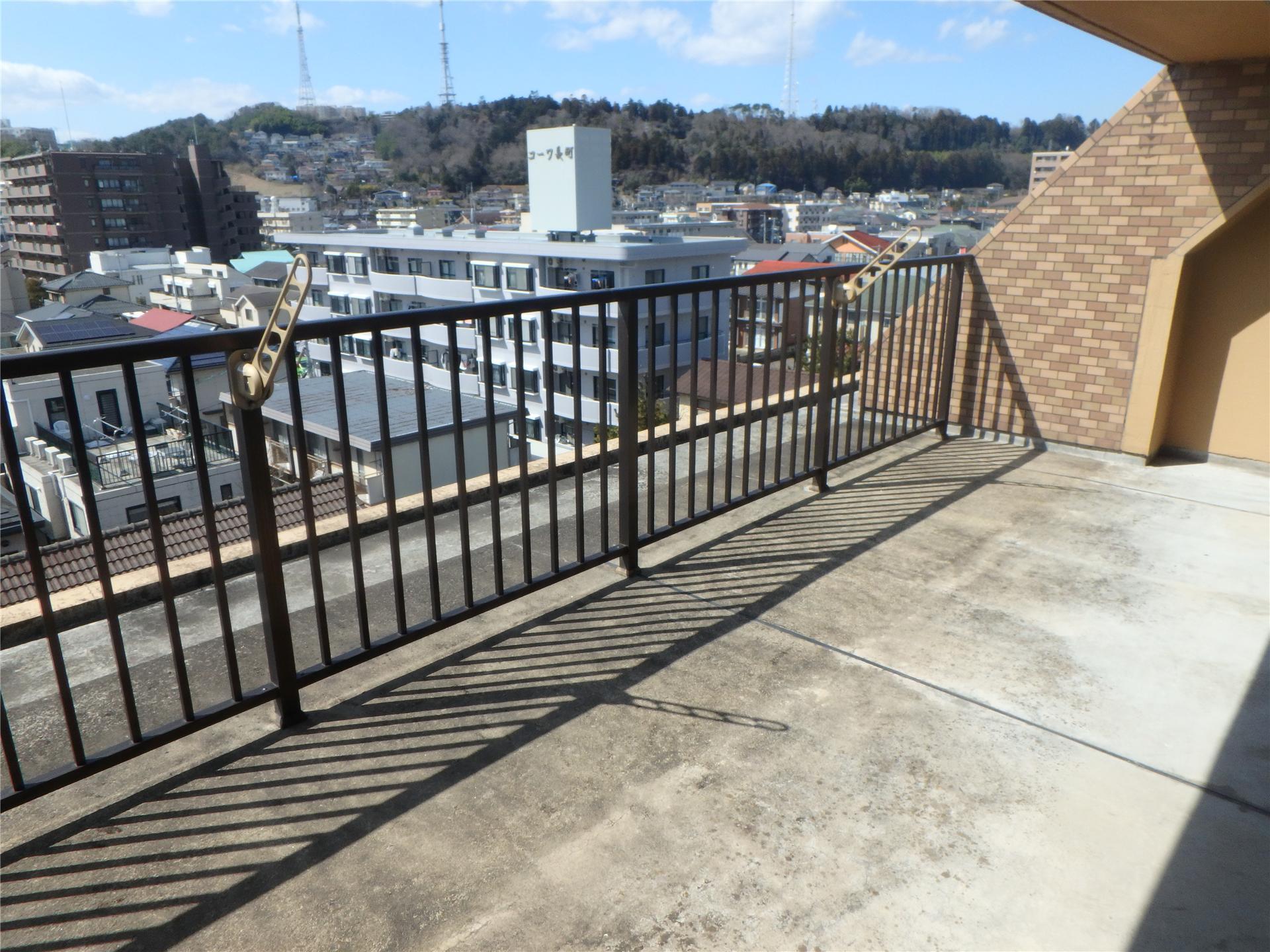 バルコニー　広々としたバルコニー付きです