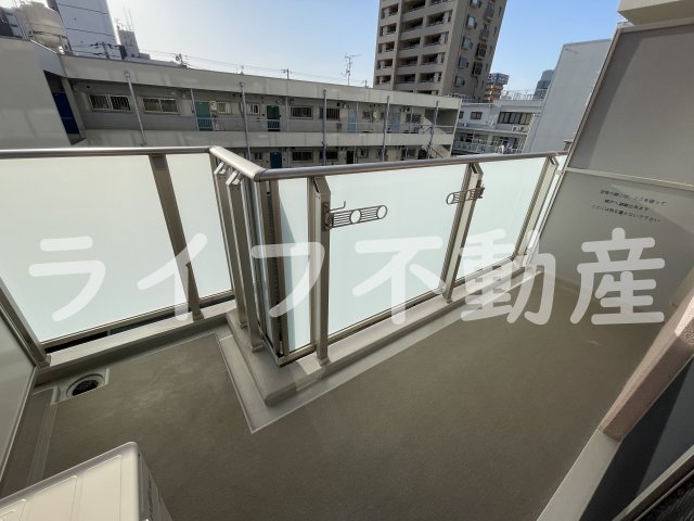 バルコニー　バルコニーからの眺めを楽しみながら食事をしませんか