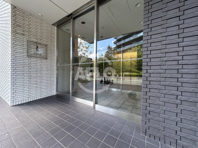 エントランス　レジュールアッシュ梅田WEST　エントランス