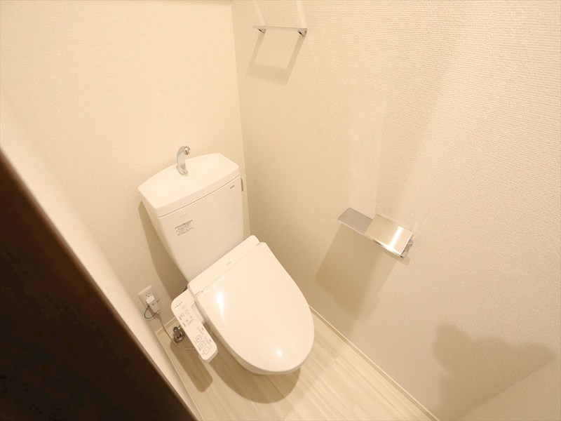 トイレ　温水洗浄暖房便座付トイレ