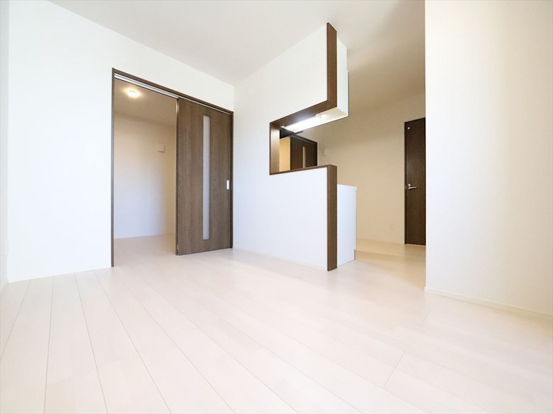 居室・リビング　ＬＤＫ10.3帖　システムキッチン　エアコン完備