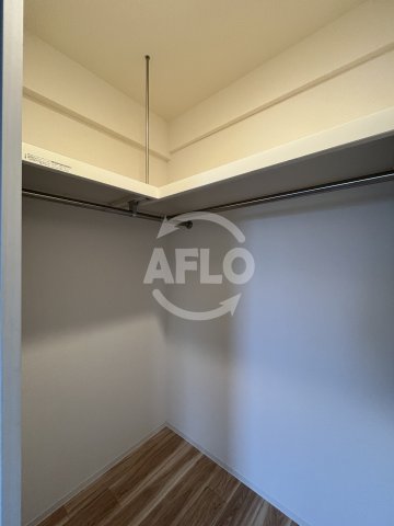 収納　セレニテ西中島アリア弐番館　ウォークインクローゼット