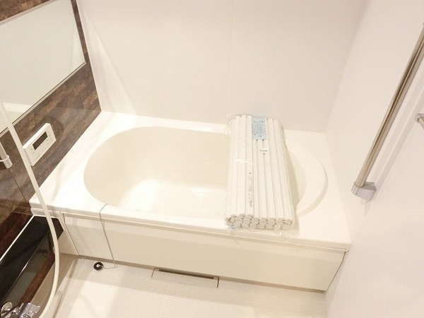 バス・シャワールーム　浴室乾燥機、追い焚き機能付きバス！