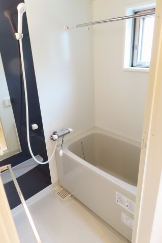 バス・シャワールーム　※同マンション別部屋の写真です。