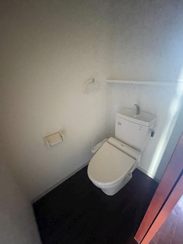 トイレ　※同マンション別部屋の写真です。