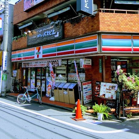 コンビニ　セブン－イレブン世田谷梅丘駅前店（コンビニ）まで182m