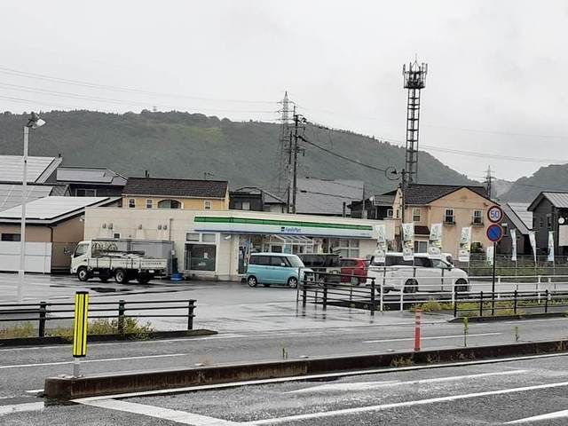 コンビニ　ファミリーマート加治木インター（コンビニ）まで450m