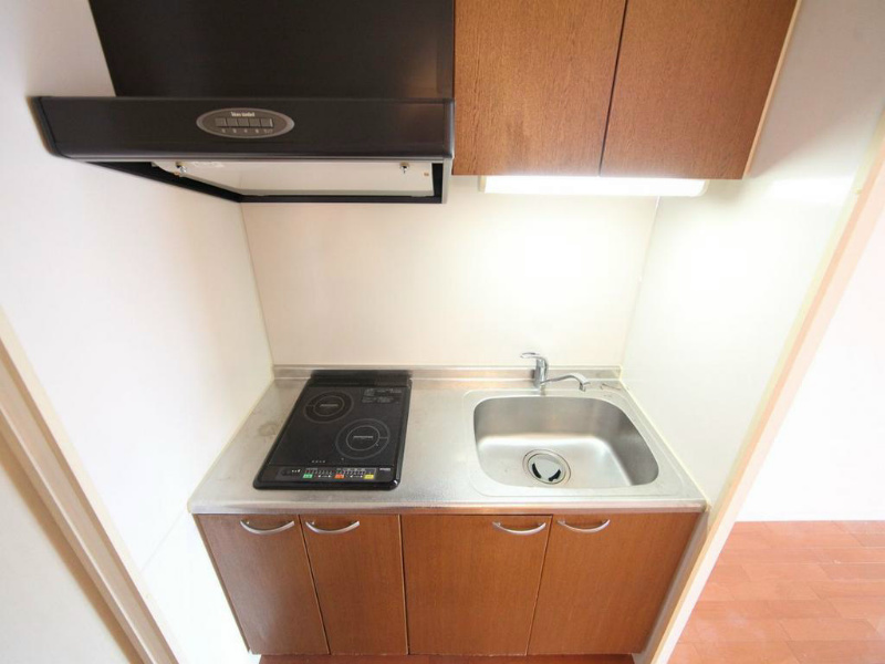 キッチン　システムキッチン（ＩＨ2口）冷蔵庫・レンジ等ご用意できます