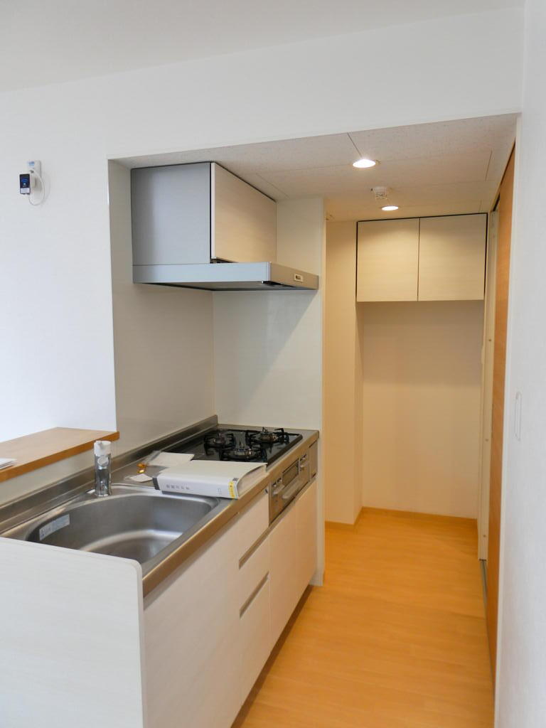 キッチン　３口コンロのシステムキッチンです