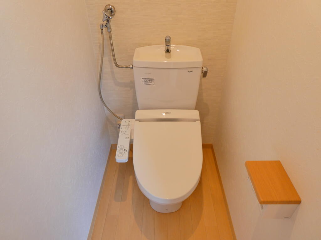 トイレ　ウォシュレット付き