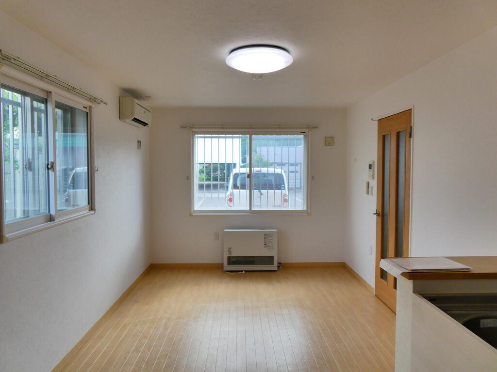 居室・リビング　２面採光のリビング