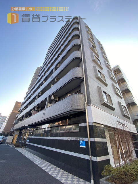 建物外観　ほぼステーションフロント。安心のかっちりマンション。