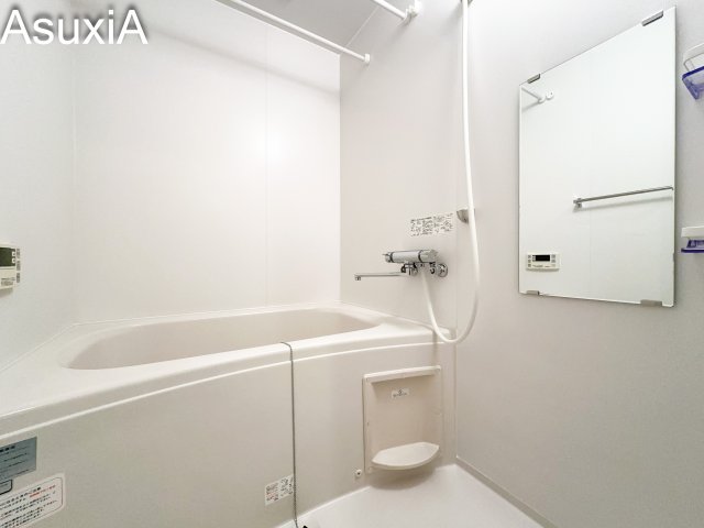 バス・シャワールーム　同タイプ間取りの別部屋写真です。