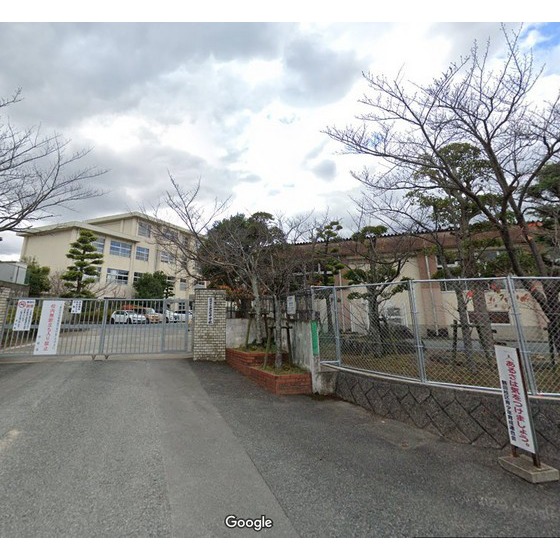 中学校　福岡市立老司中学校（中学校）まで763m