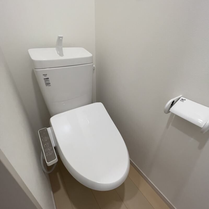 トイレ　別部屋参考写真となります