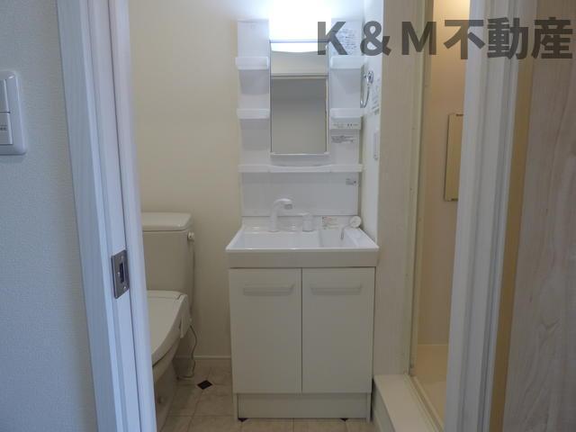 洗面設備　スペースが確保できる洗面所です