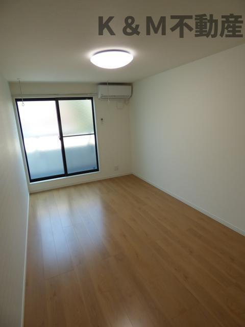 居室・リビング　こちらのリビングで趣味の時間をお楽しみください