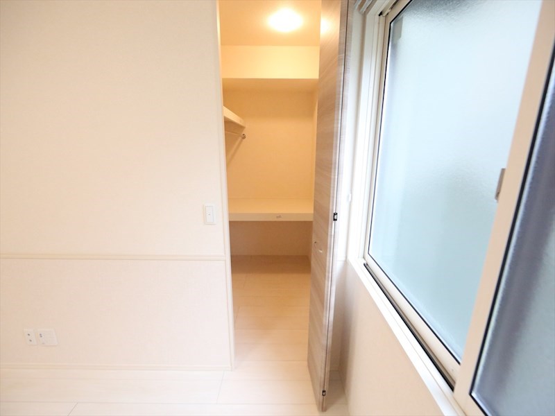 収納　ウォークインクローゼット（収納充実してます）