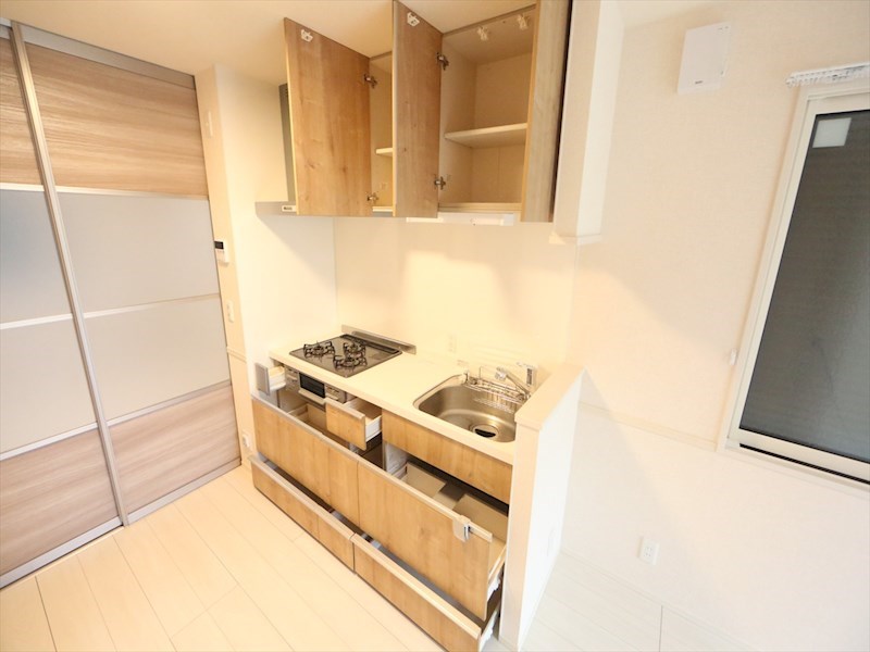 キッチン　システムキッチン（ガス3口コンロ・グリル付）