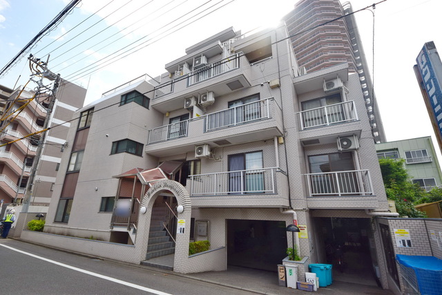 建物外観　～青い空、白い雲っ～