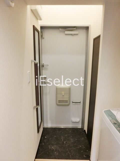玄関　シューズボックスのある玄関。