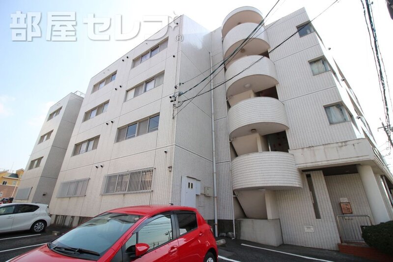 建物外観　タイル張りの立派な外観です。