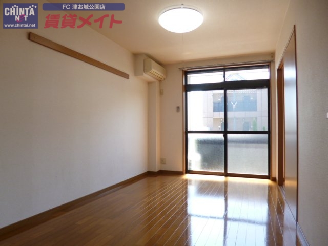 居室・リビング　同タイプの部屋写真です。