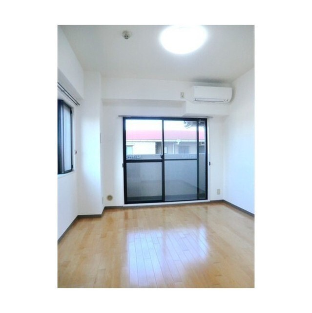 居室・リビング　※同タイプ別部屋の写真です。