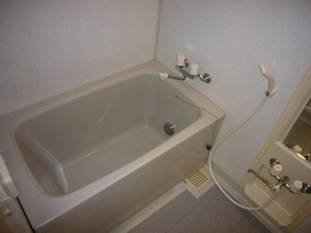 バス・シャワールーム　追い焚き機能付浴室