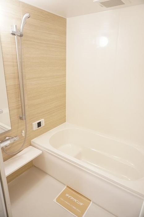 バス・シャワールーム　コンパクトで使いやすいお風呂です