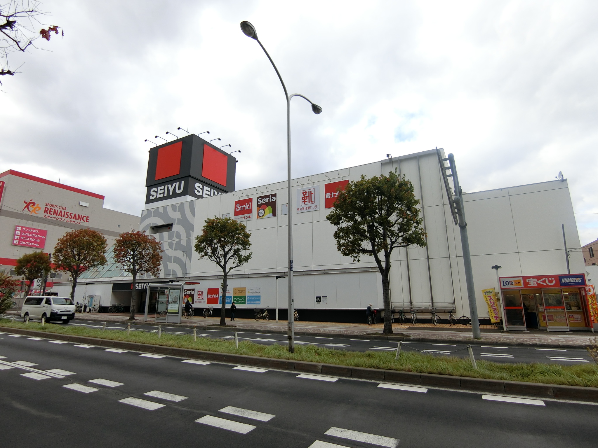 ショッピングセンター　サンキ西友平岸店（ショッピングセンター）まで1076m