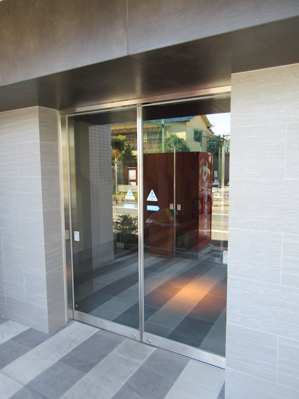 エントランス　ゆとりのあるエントランスです