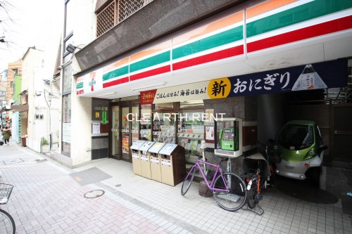 コンビニ　セブンイレブン 港区麻布十番2丁目店（コンビニ）まで593m