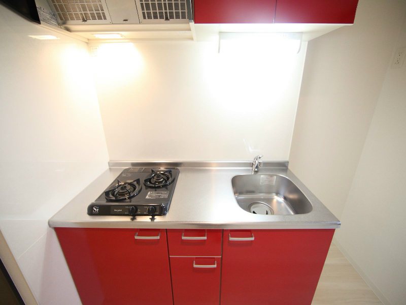 キッチン　システムキッチン（ガス2口）冷蔵庫・レンジ等ご用意できます