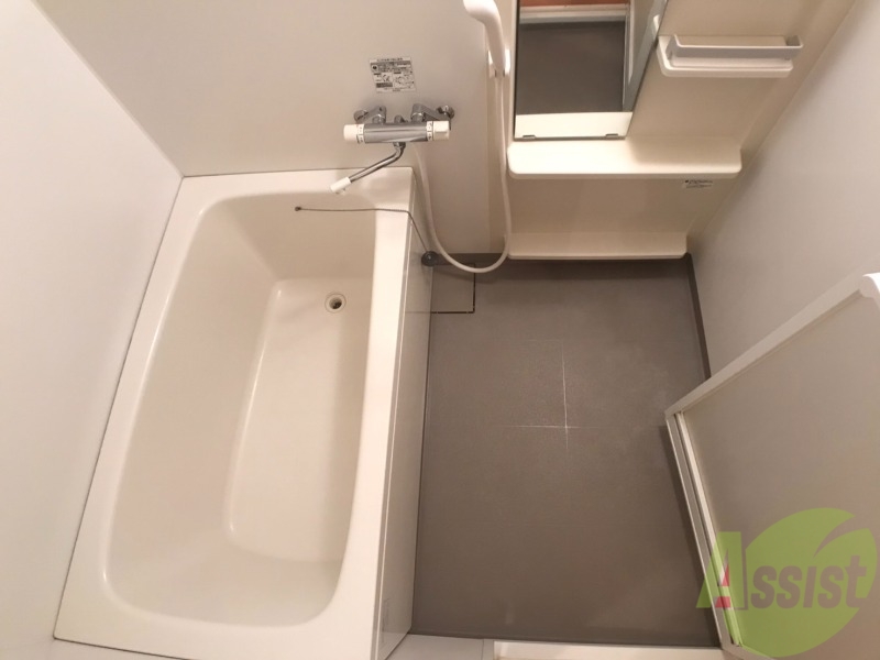 バス・シャワールーム　広々とした浴槽スペースでストレスなく利用出来そうですね。