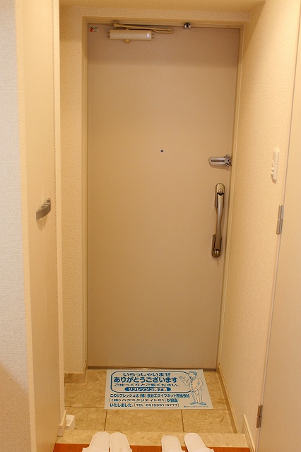 玄関　★仲介手数料は賃料の半額＋税★