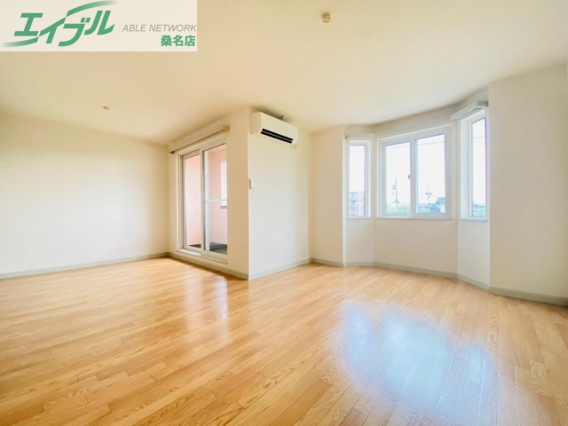 居室・リビング　同物件別室反転タイプ