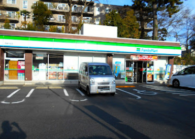 コンビニ　ファミリーマート 用賀の杜店（コンビニ）まで190m