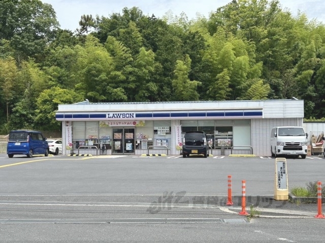 コンビニ　ローソン橿原川西町店（コンビニ）まで900m