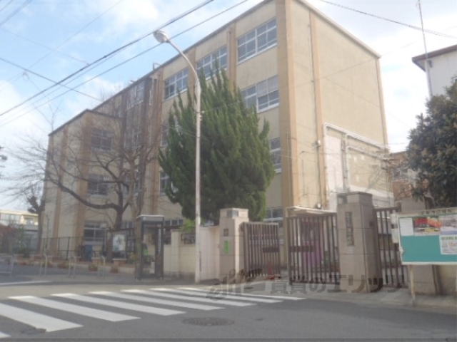 小学校　川岡小学校（小学校）まで420m