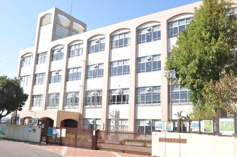 小学校　南落合小学校（小学校）まで689m