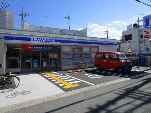 コンビニ　ローソン　新枚方岡東町店（コンビニ）まで646m