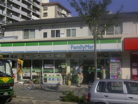 その他　ファミリーマート日比野店（その他）まで495m