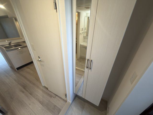 玄関　【収納】同建物別部屋　現況優先