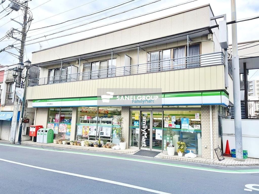 コンビニ　ファミリーマート所沢松葉町店（コンビニ）まで220m
