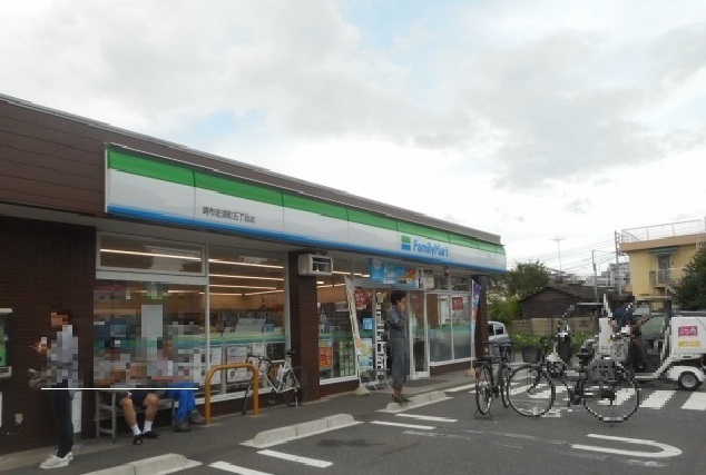 コンビニ　ファミリーマート（コンビニ）まで240m