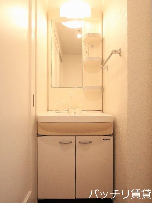 洗面設備　別号室写真の為、現況を優先致します。