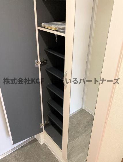 玄関　便利な収納スペースです