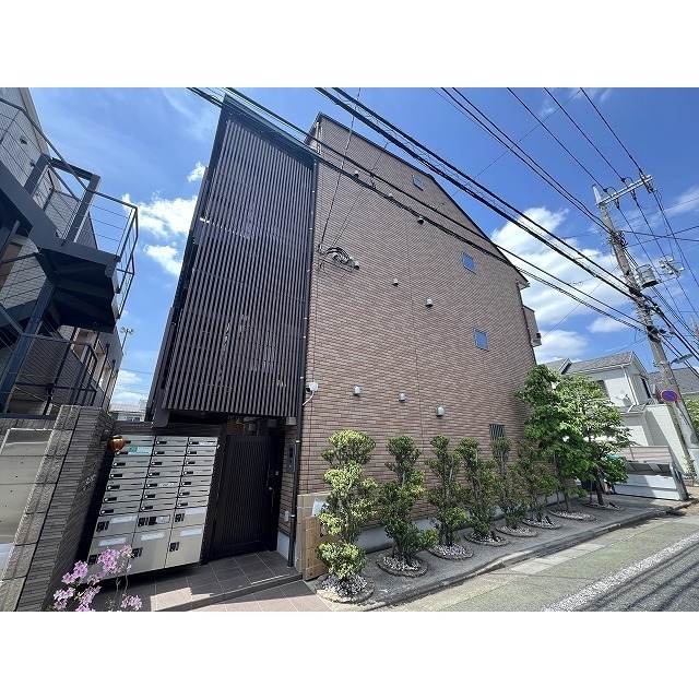 建物外観　どっしりしたオシャレな外観